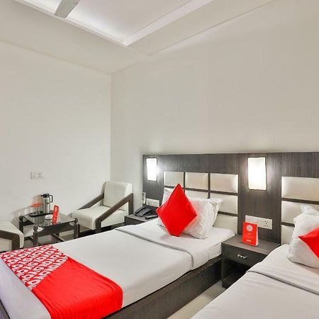 Oyo 2351 Hotel Golden Plaza Amhedabad Dış mekan fotoğraf