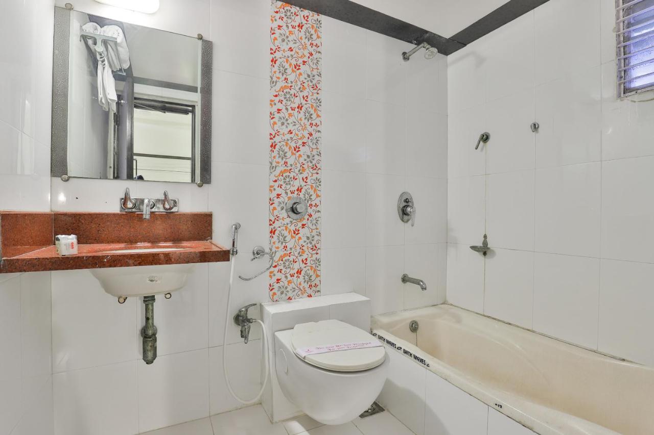 Oyo 2351 Hotel Golden Plaza Amhedabad Dış mekan fotoğraf