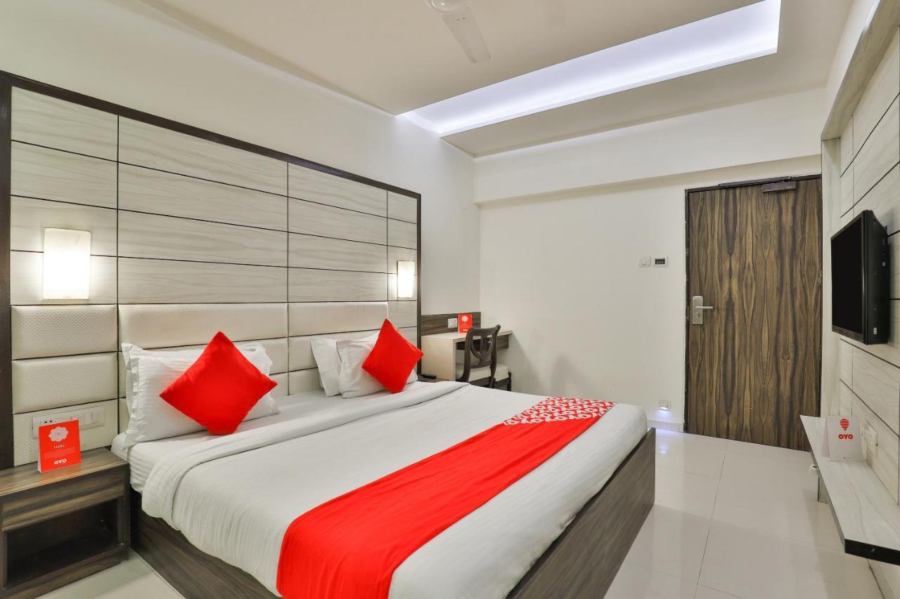 Oyo 2351 Hotel Golden Plaza Amhedabad Dış mekan fotoğraf