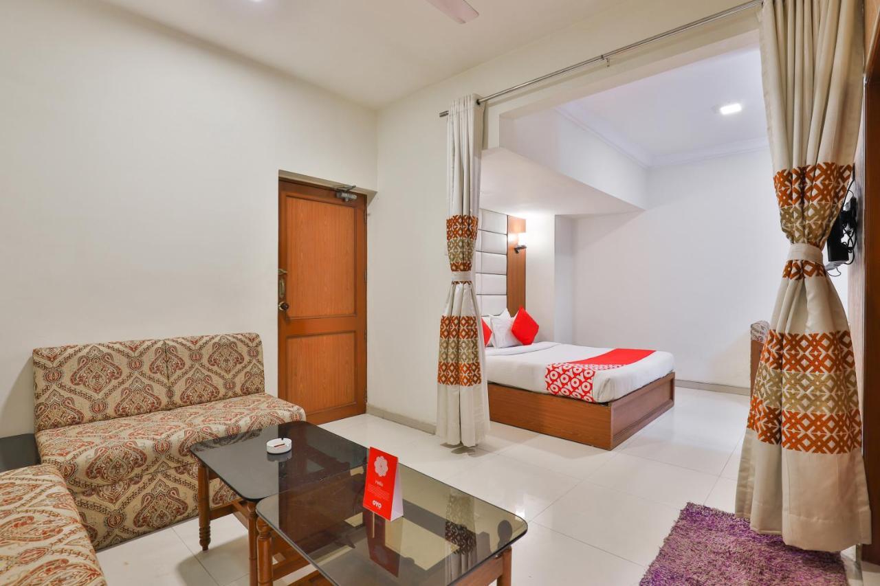Oyo 2351 Hotel Golden Plaza Amhedabad Dış mekan fotoğraf