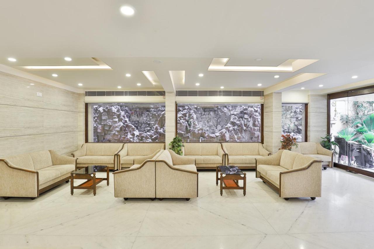 Oyo 2351 Hotel Golden Plaza Amhedabad Dış mekan fotoğraf
