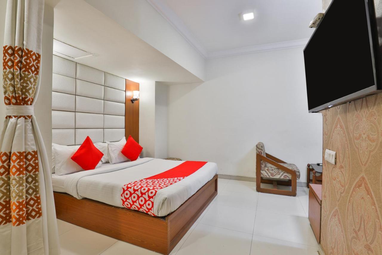 Oyo 2351 Hotel Golden Plaza Amhedabad Dış mekan fotoğraf