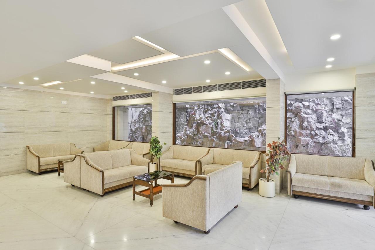 Oyo 2351 Hotel Golden Plaza Amhedabad Dış mekan fotoğraf