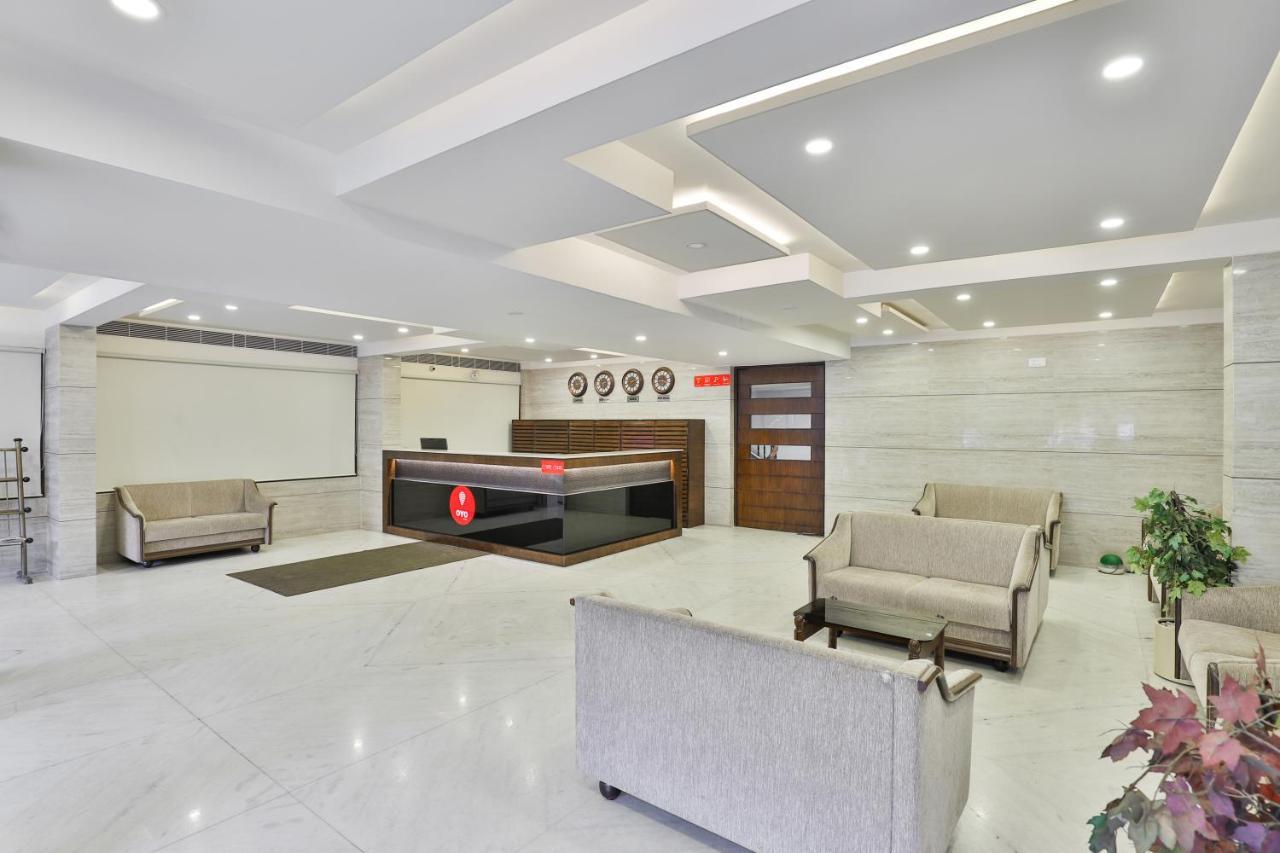 Oyo 2351 Hotel Golden Plaza Amhedabad Dış mekan fotoğraf