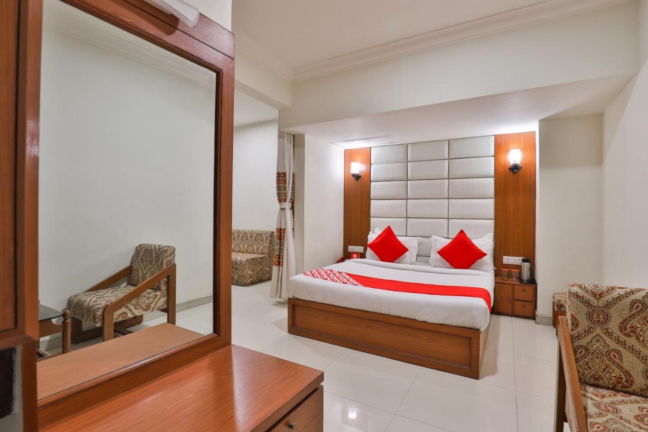 Oyo 2351 Hotel Golden Plaza Amhedabad Dış mekan fotoğraf