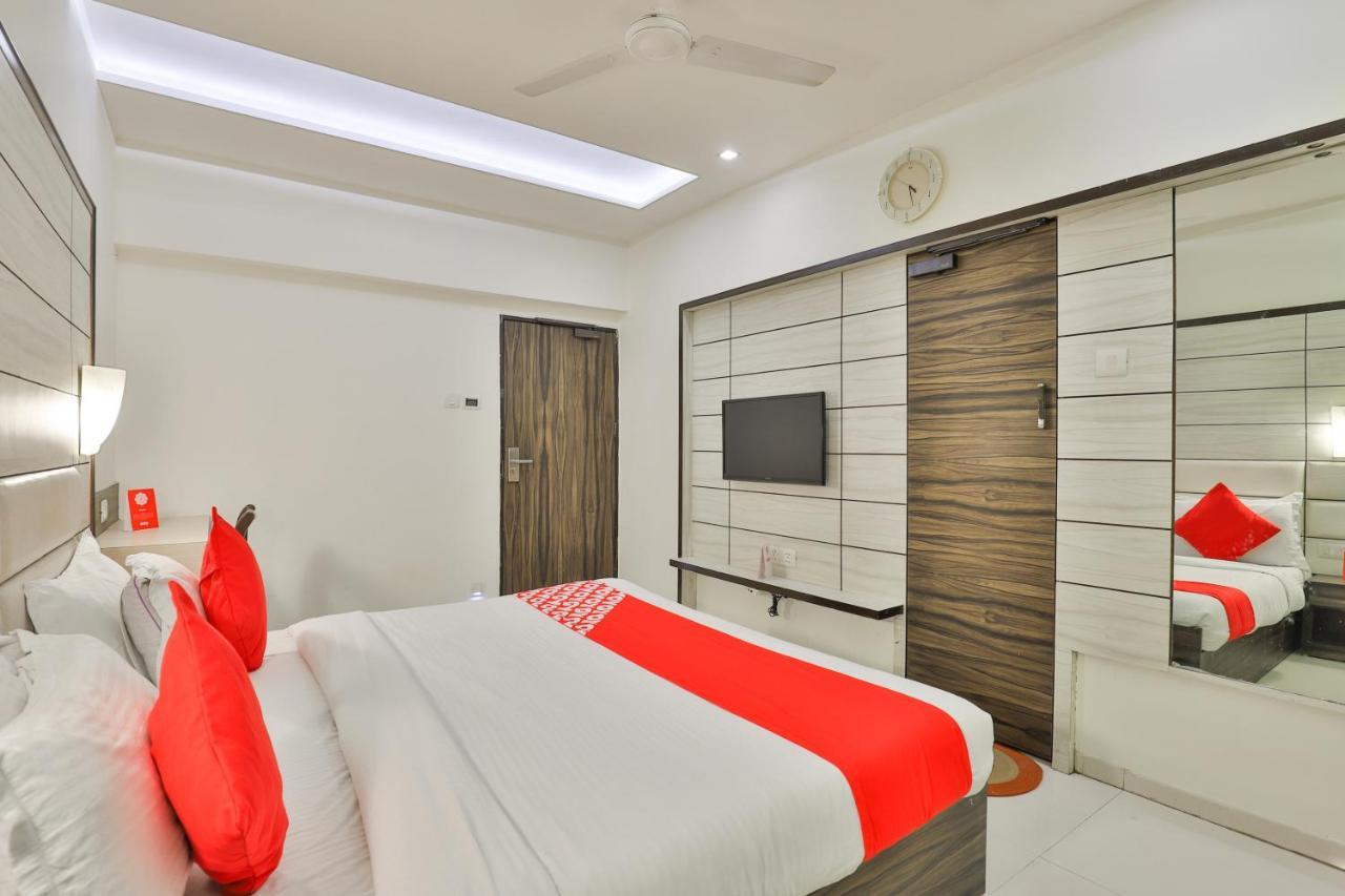 Oyo 2351 Hotel Golden Plaza Amhedabad Dış mekan fotoğraf