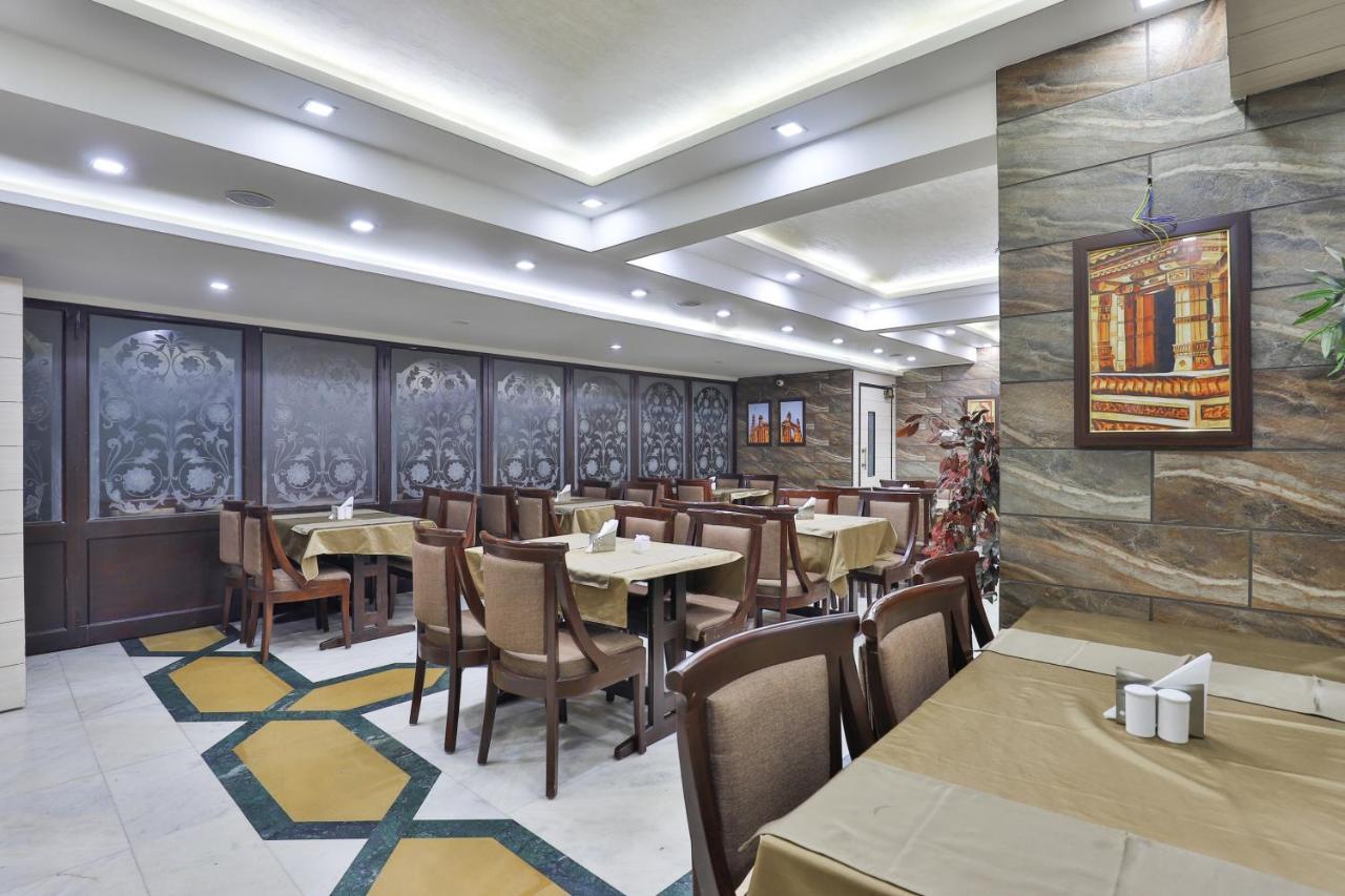 Oyo 2351 Hotel Golden Plaza Amhedabad Dış mekan fotoğraf