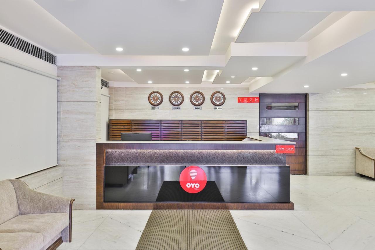 Oyo 2351 Hotel Golden Plaza Amhedabad Dış mekan fotoğraf