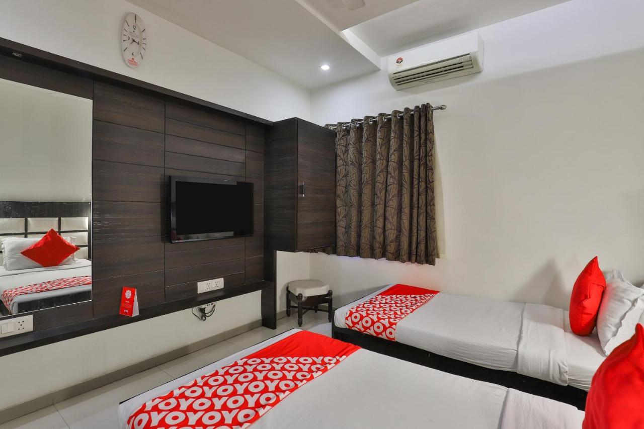 Oyo 2351 Hotel Golden Plaza Amhedabad Dış mekan fotoğraf