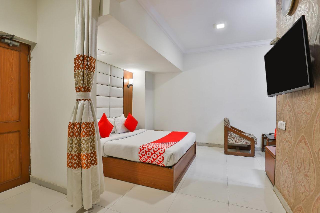 Oyo 2351 Hotel Golden Plaza Amhedabad Dış mekan fotoğraf