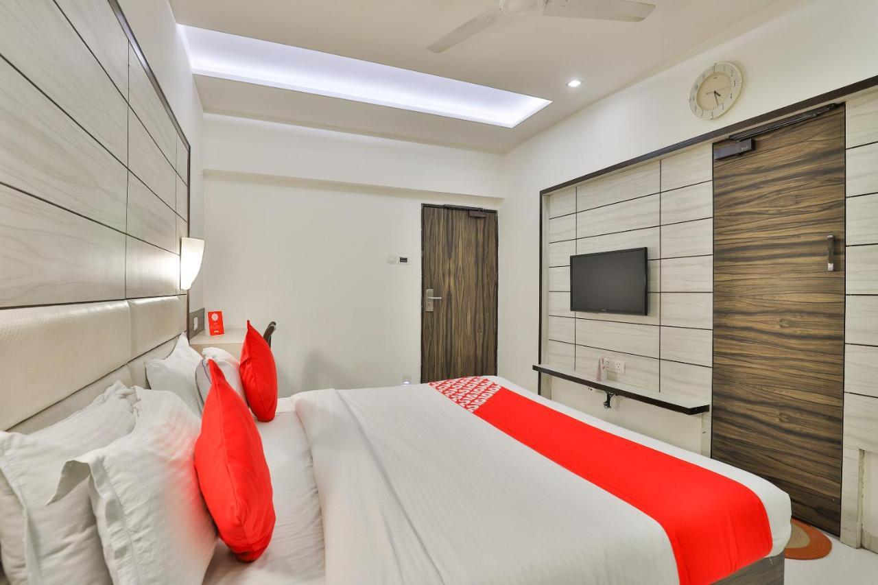 Oyo 2351 Hotel Golden Plaza Amhedabad Dış mekan fotoğraf