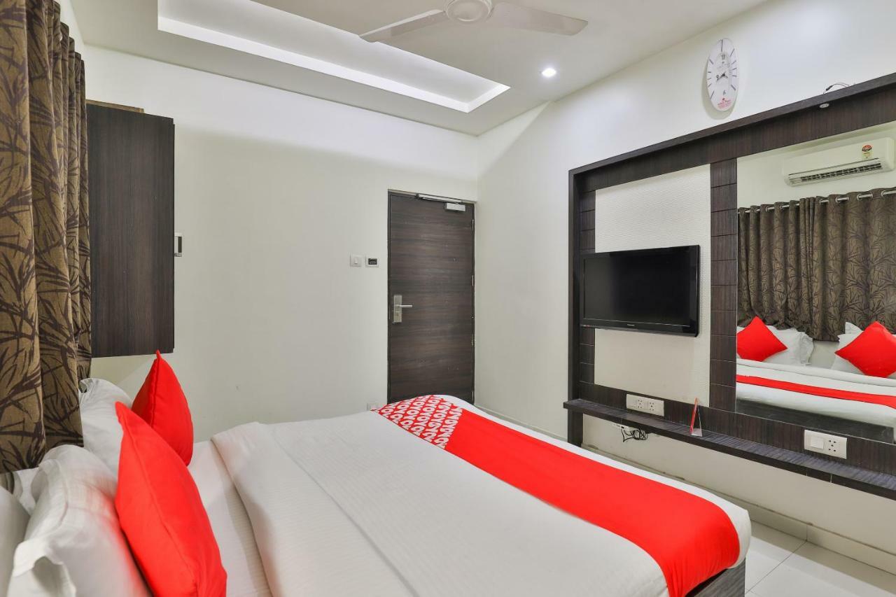 Oyo 2351 Hotel Golden Plaza Amhedabad Dış mekan fotoğraf
