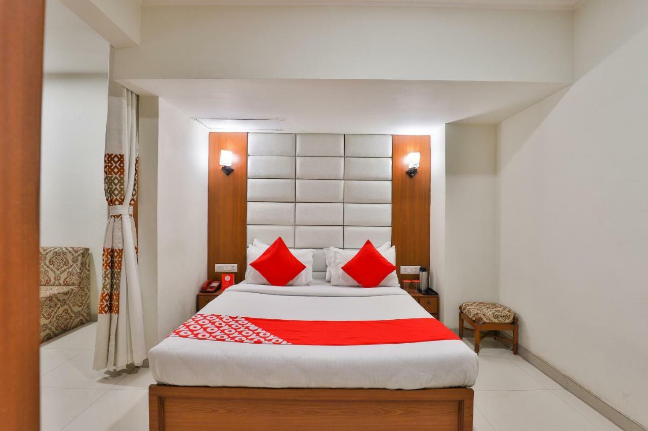 Oyo 2351 Hotel Golden Plaza Amhedabad Dış mekan fotoğraf